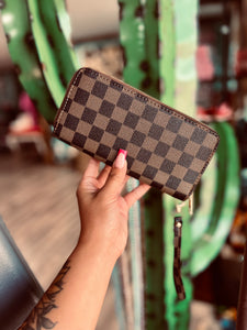 Brow checkered wallet wristlet