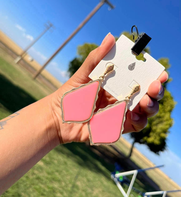 Pretty in pink earrings ✨💕